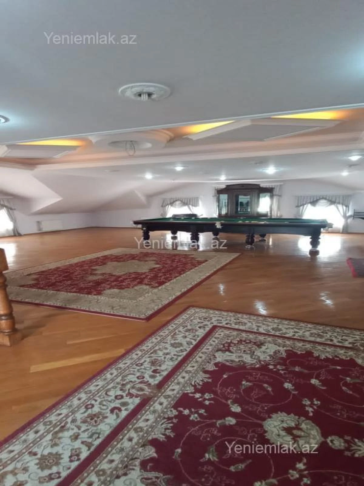 Satılır 8 otaqlı həyət evi 380 m²