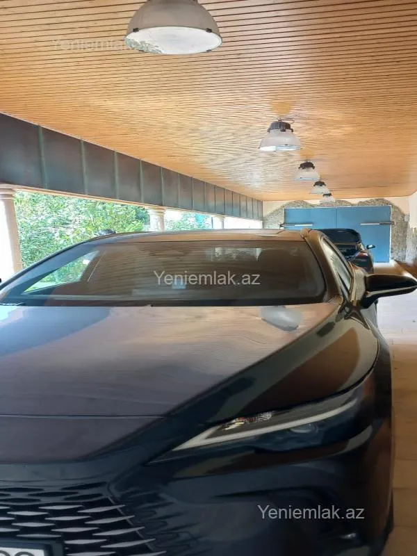 Satılır 8 otaqlı həyət evi 380 m²