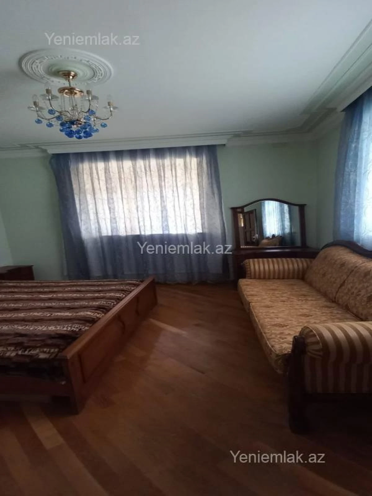 Satılır 8 otaqlı həyət evi 380 m²