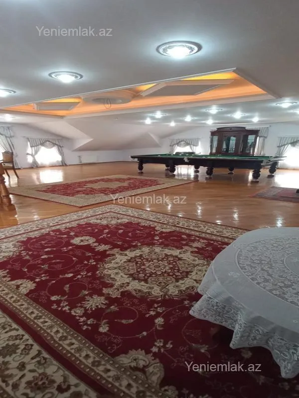 Satılır 8 otaqlı həyət evi 380 m²