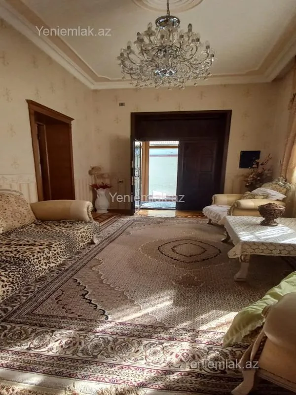 Satılır 8 otaqlı həyət evi 380 m²