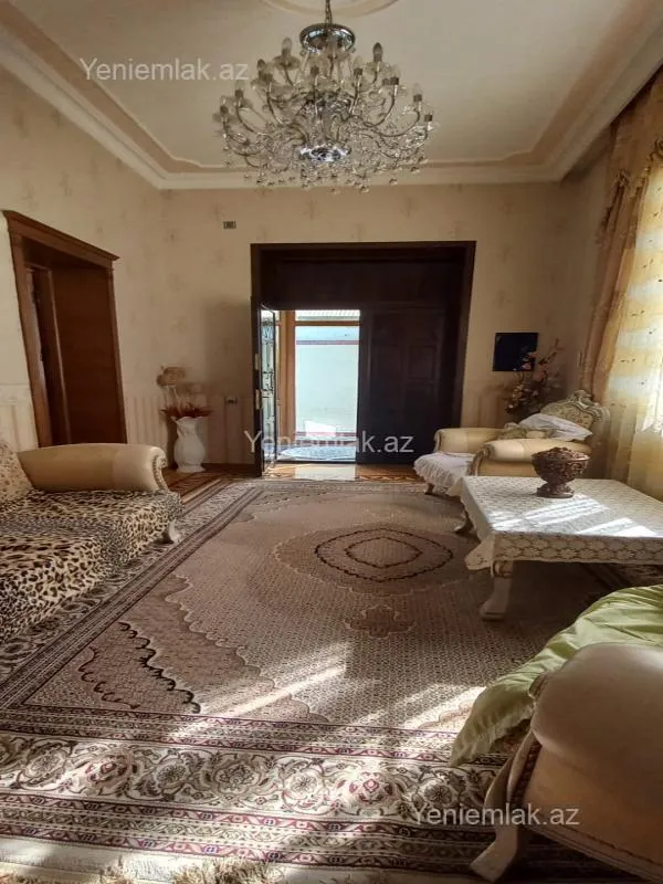 Satılır 8 otaqlı həyət evi 380 m²