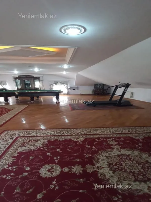 Satılır 8 otaqlı həyət evi 380 m²