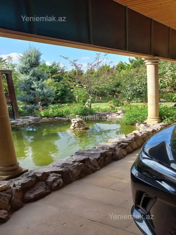 Satılır 8 otaqlı həyət evi 380 m²