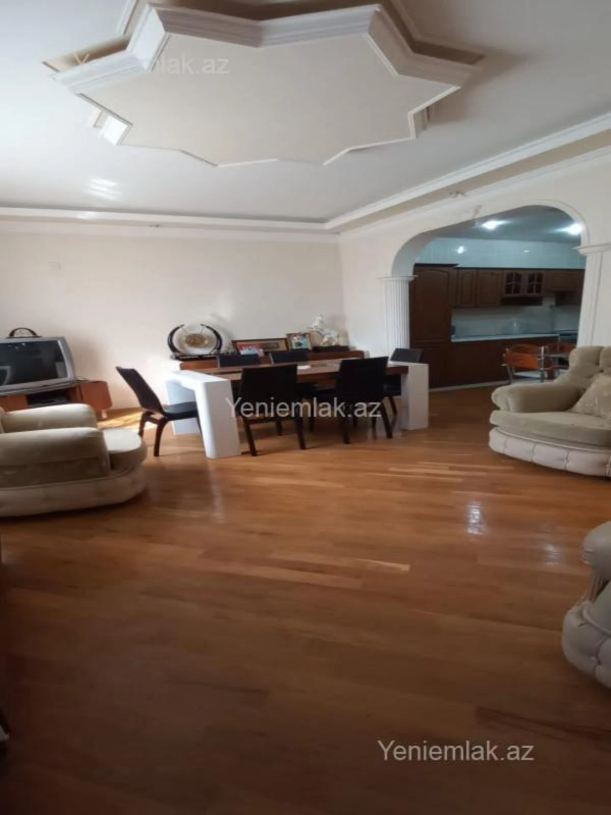 Satılır 8 otaqlı həyət evi 380 m²