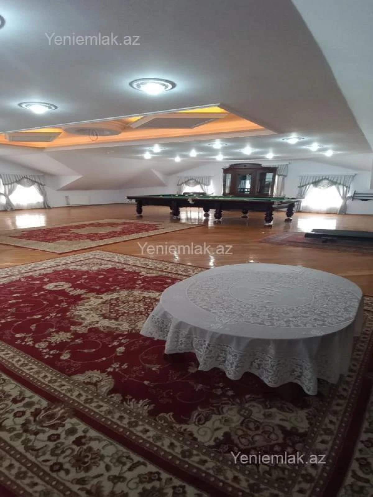 Satılır 8 otaqlı həyət evi 380 m²