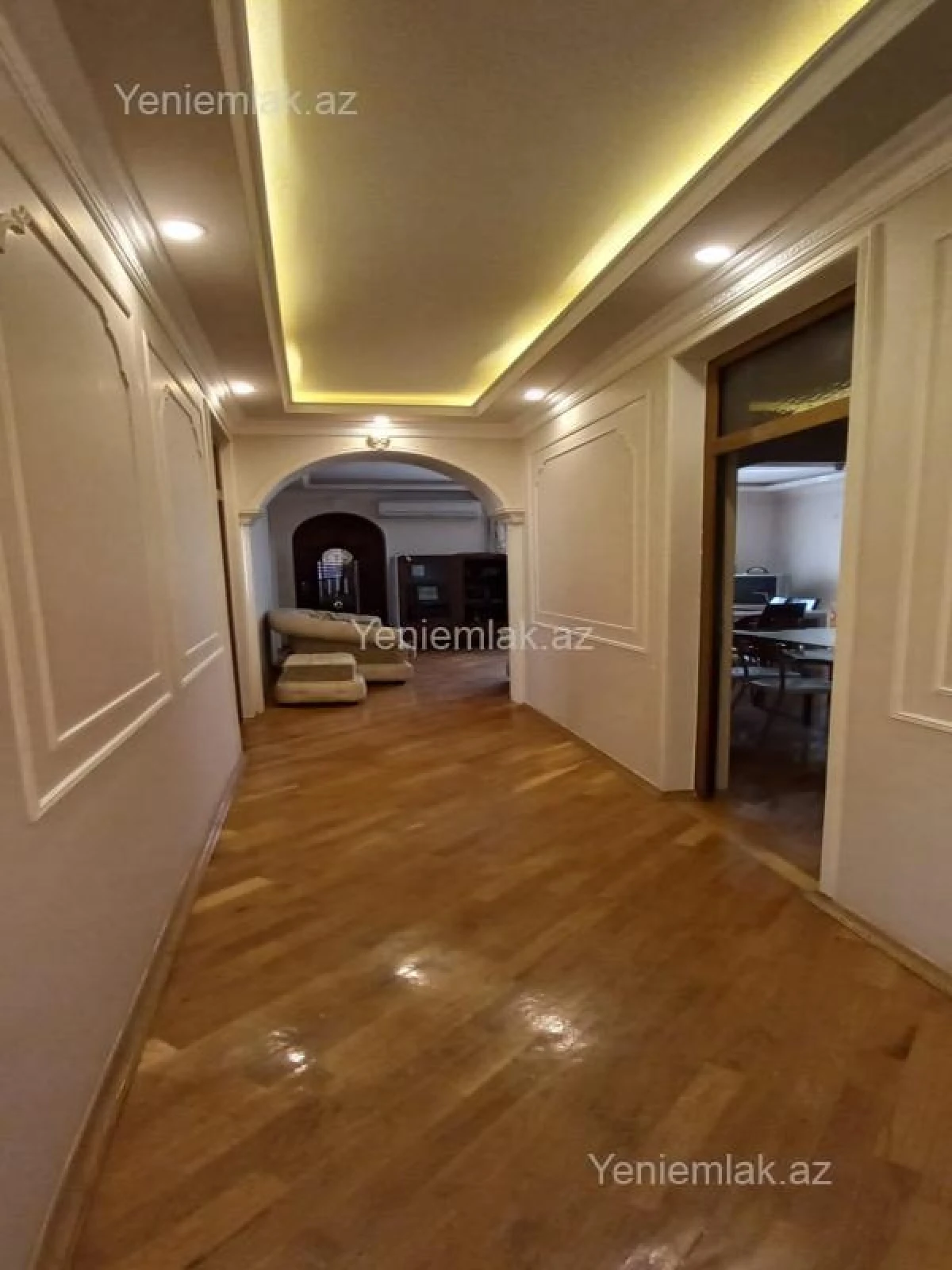 Satılır 8 otaqlı həyət evi 380 m²