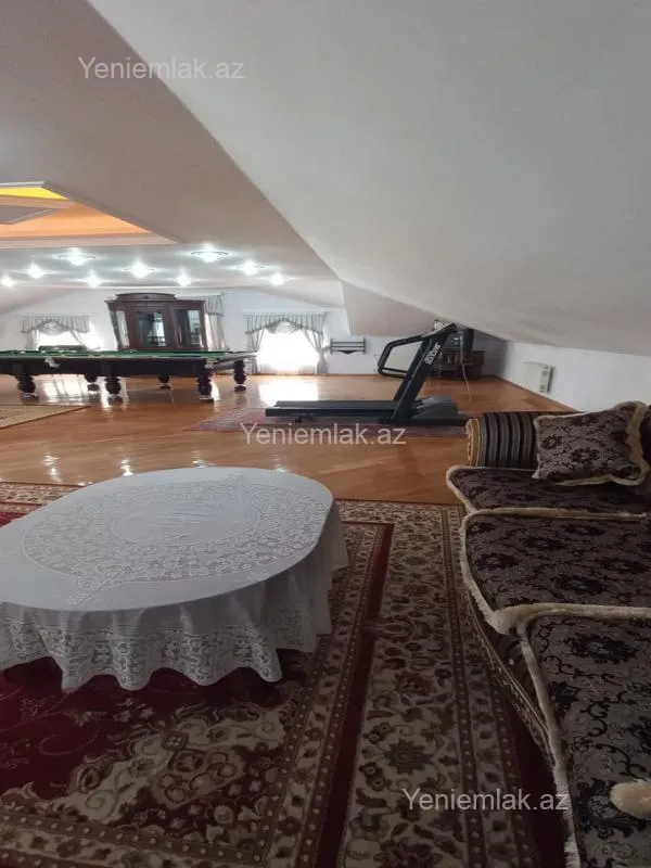 Satılır 8 otaqlı həyət evi 380 m²