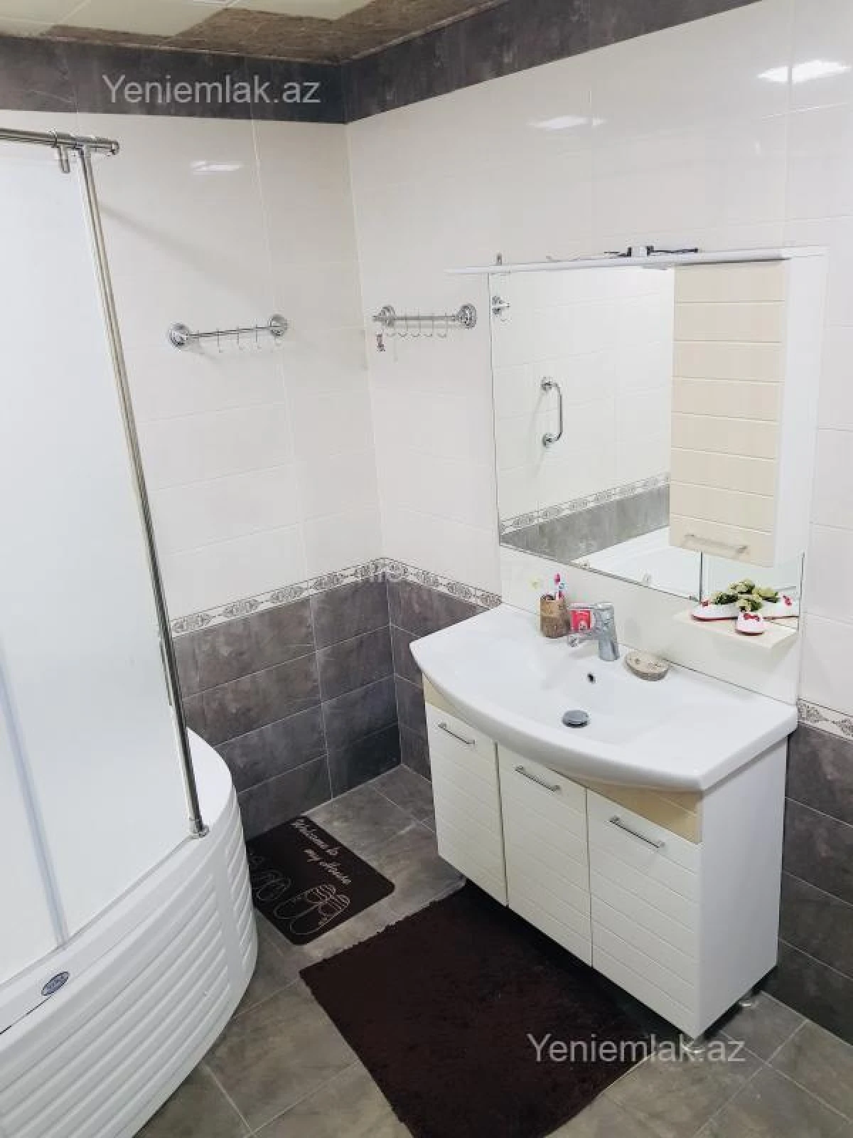 Satılır 3 otaqlı yeni tikili 128 m²