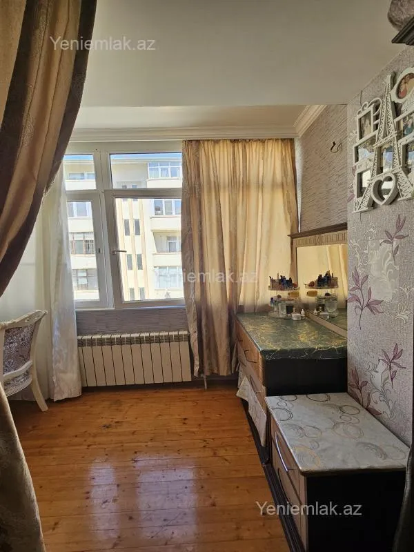 Satılır 3 otaqlı yeni tikili 75 m²
