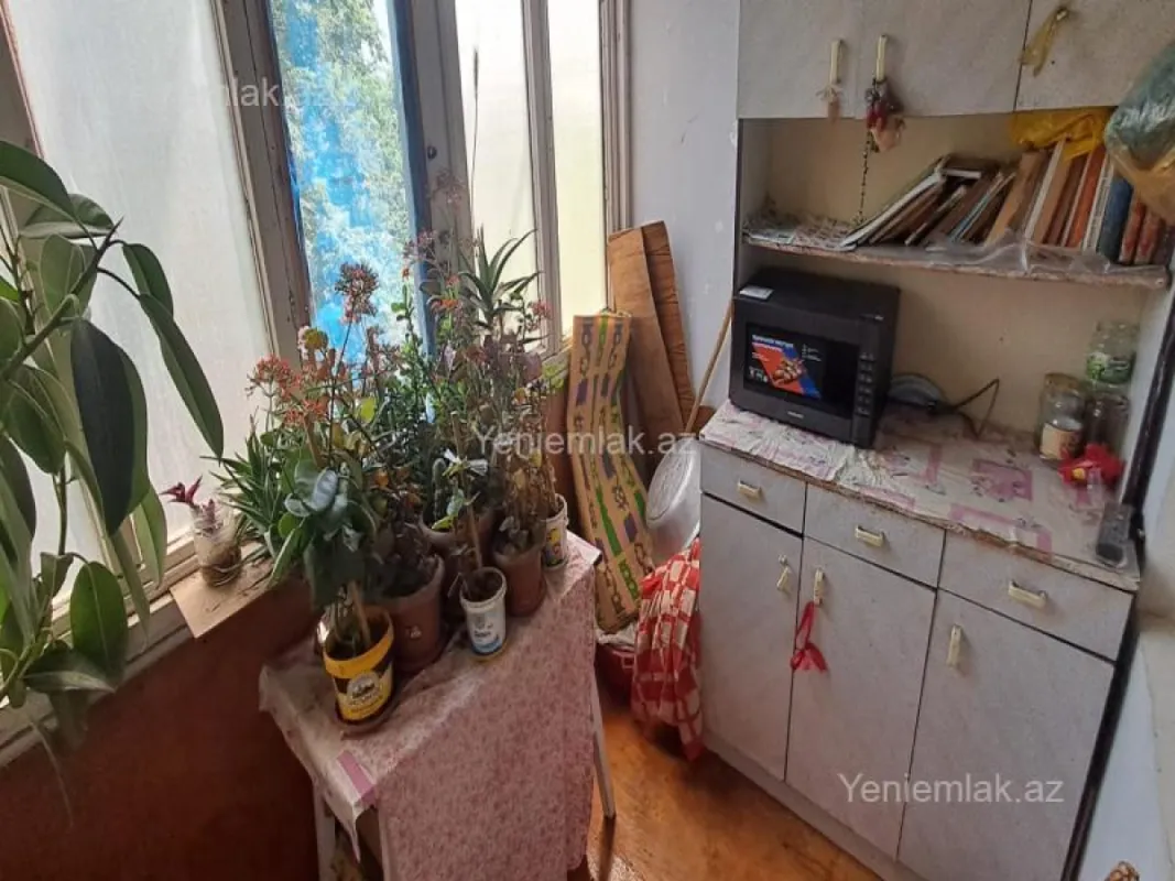 Satılır 4 otaqlı köhnə tikili 100 m²