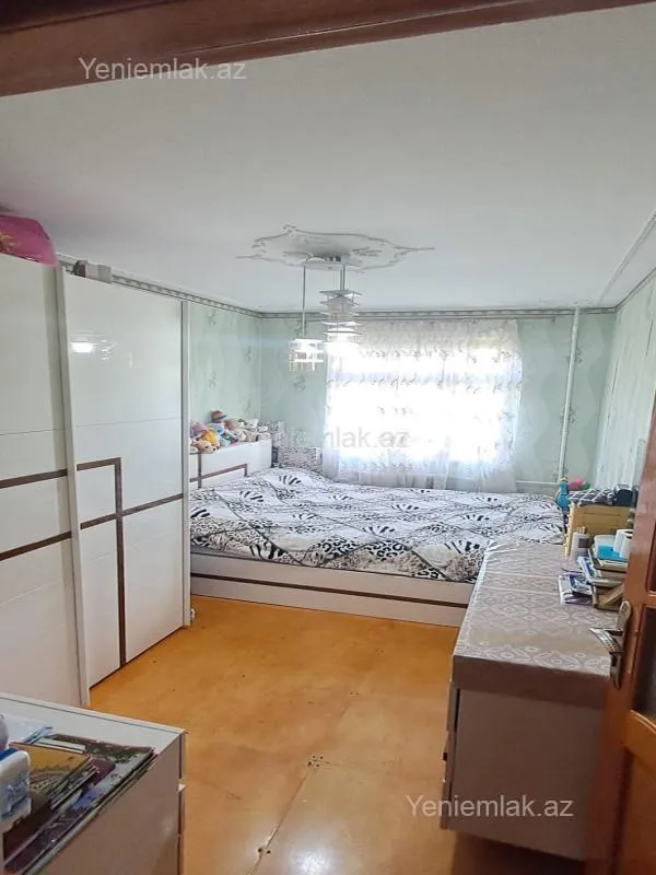 Satılır 4 otaqlı köhnə tikili 100 m²