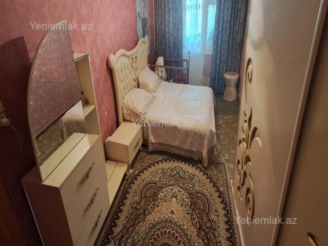 Satılır 4 otaqlı köhnə tikili 100 m²