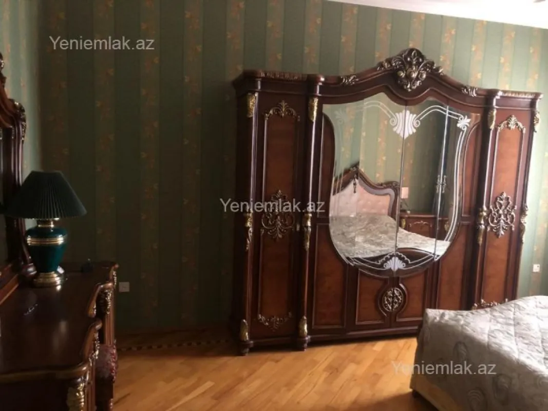 Satılır 5 otaqlı həyət evi 225 m²