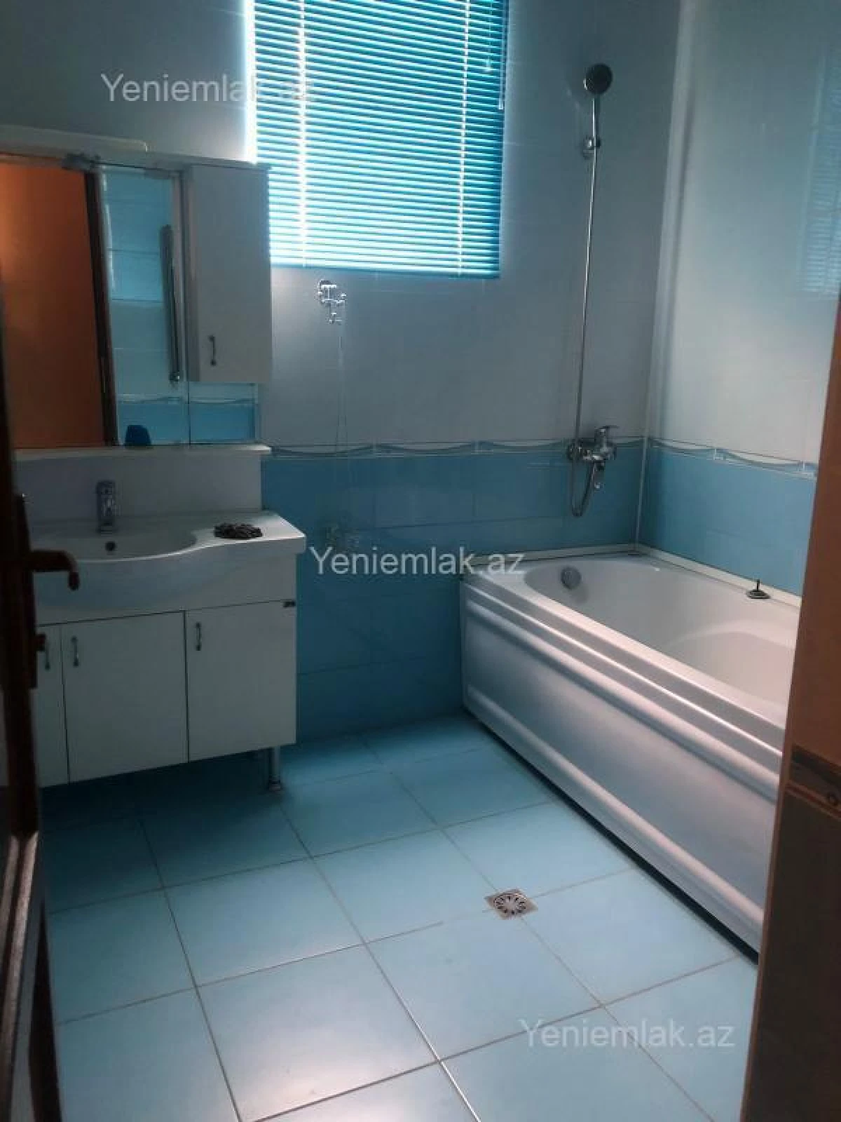 Satılır 5 otaqlı həyət evi 225 m²