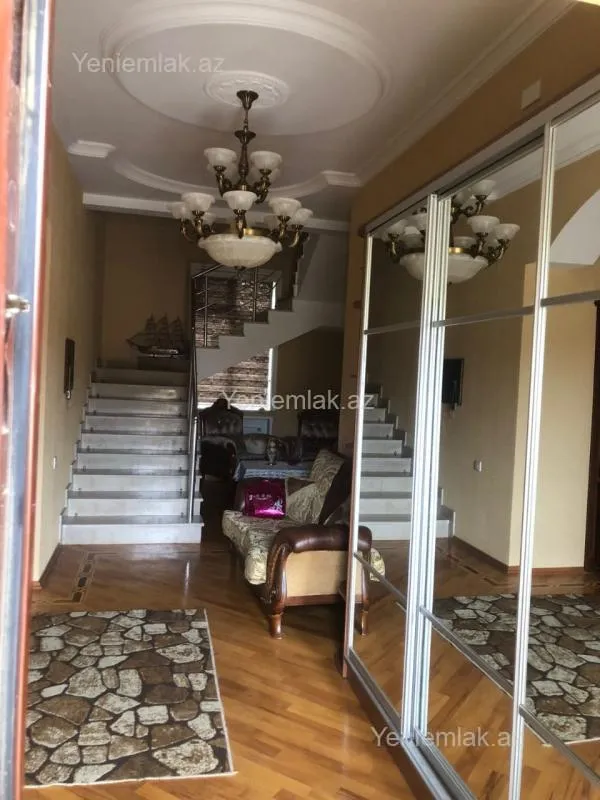 Satılır 5 otaqlı həyət evi 225 m²