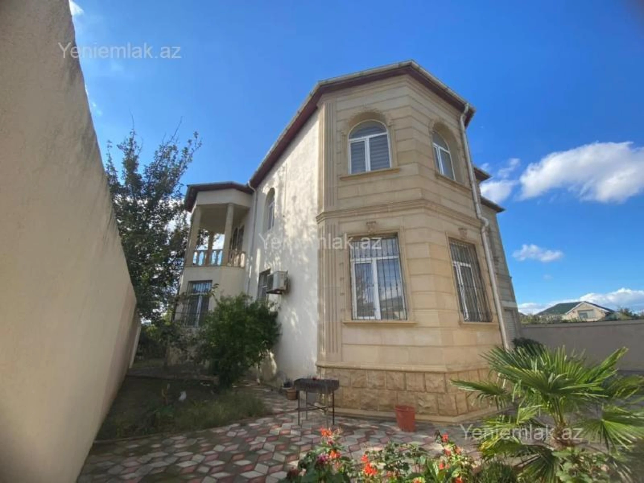 Satılır 5 otaqlı həyət evi 225 m²