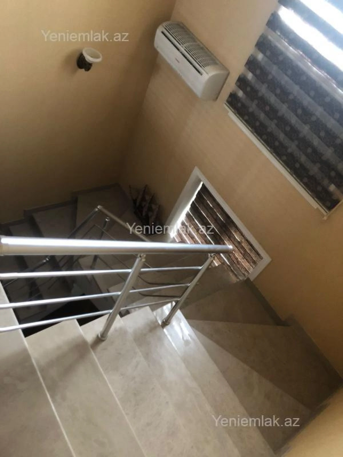 Satılır 5 otaqlı həyət evi 225 m²