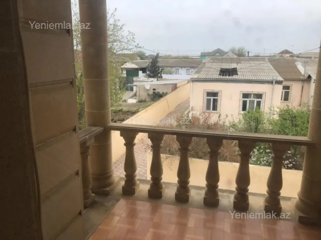 Satılır 5 otaqlı həyət evi 225 m²