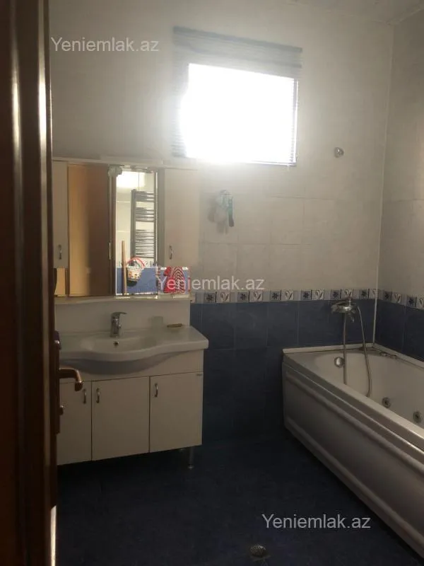 Satılır 5 otaqlı həyət evi 225 m²