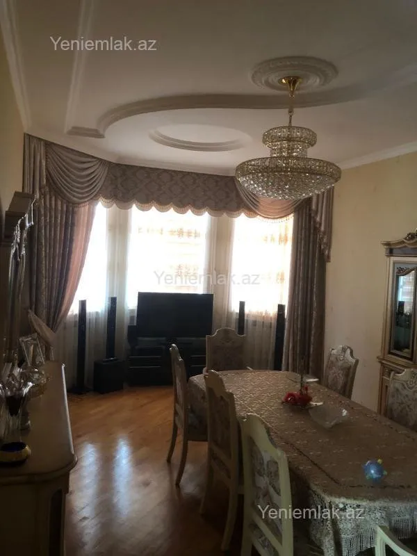 Satılır 5 otaqlı həyət evi 225 m²