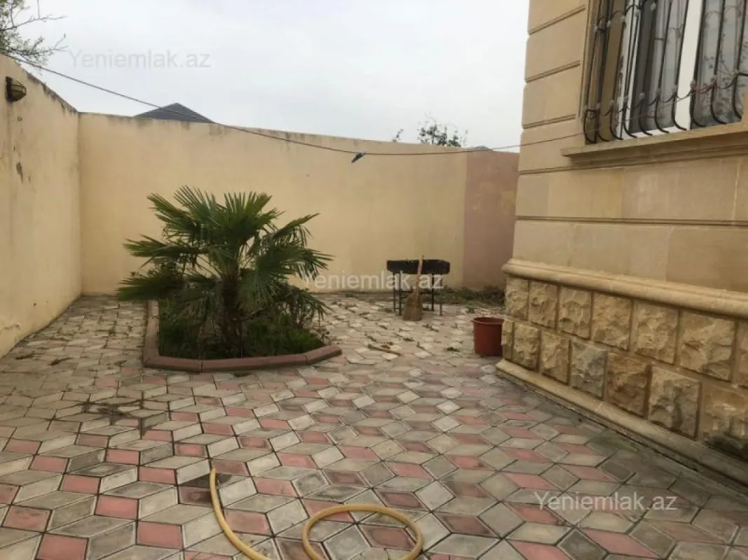 Satılır 5 otaqlı həyət evi 225 m²