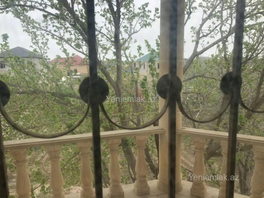 Satılır 5 otaqlı həyət evi 225 m²