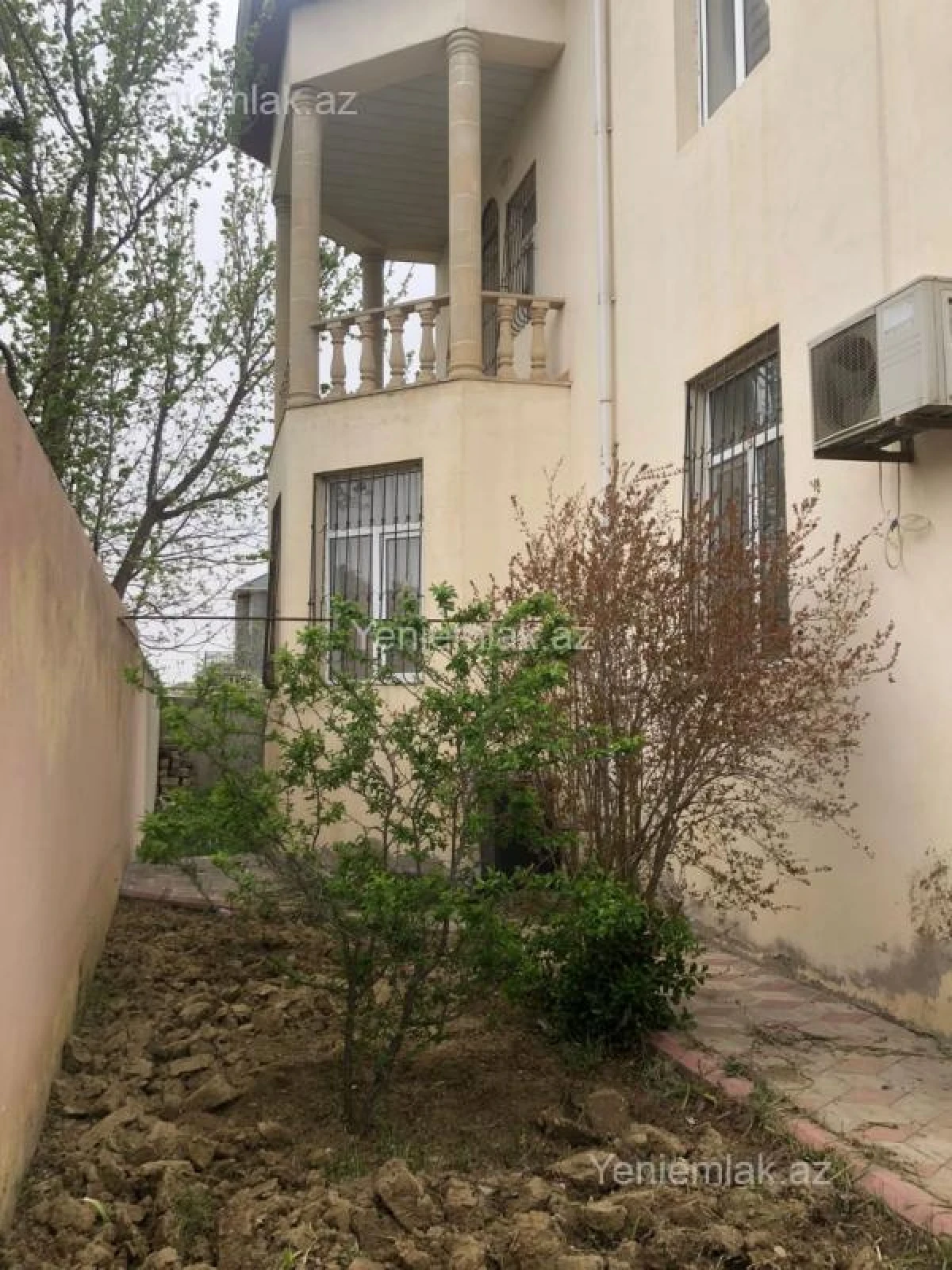 Satılır 5 otaqlı həyət evi 225 m²