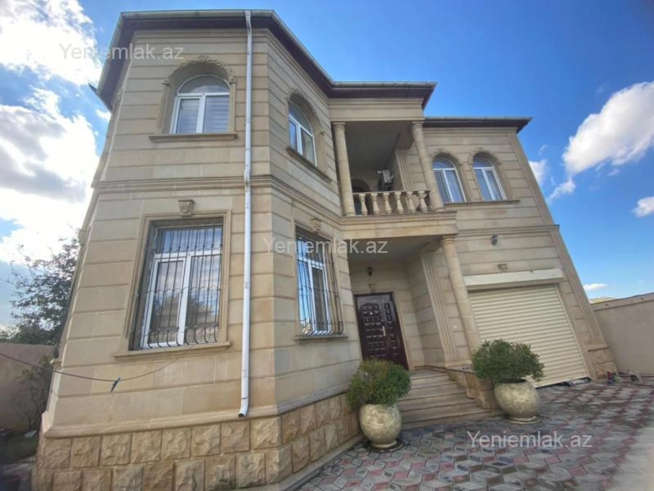 Satılır 5 otaqlı həyət evi 225 m²