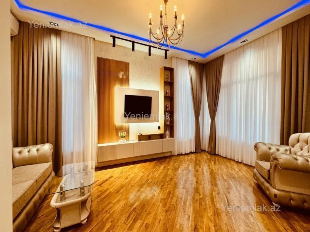 Satılır 5 otaqlı həyət evi 165 m²