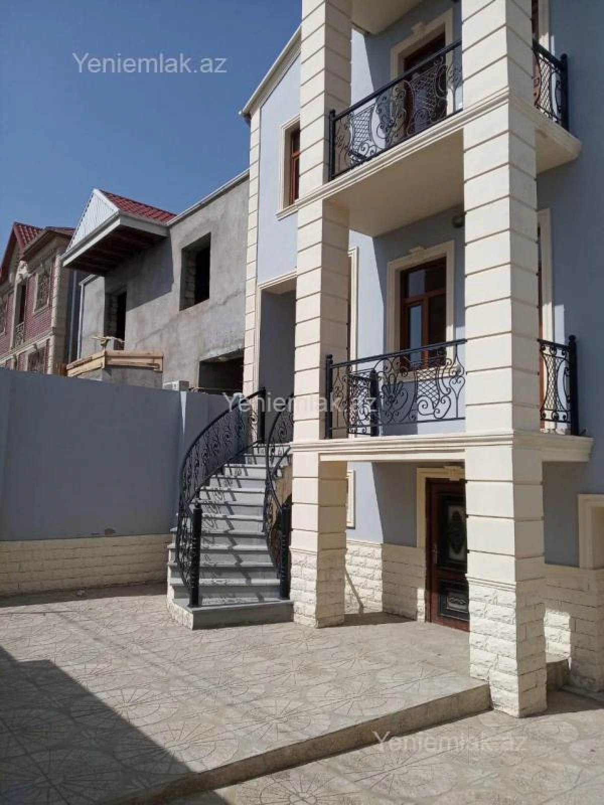Satılır 5 otaqlı həyət evi 254 m²