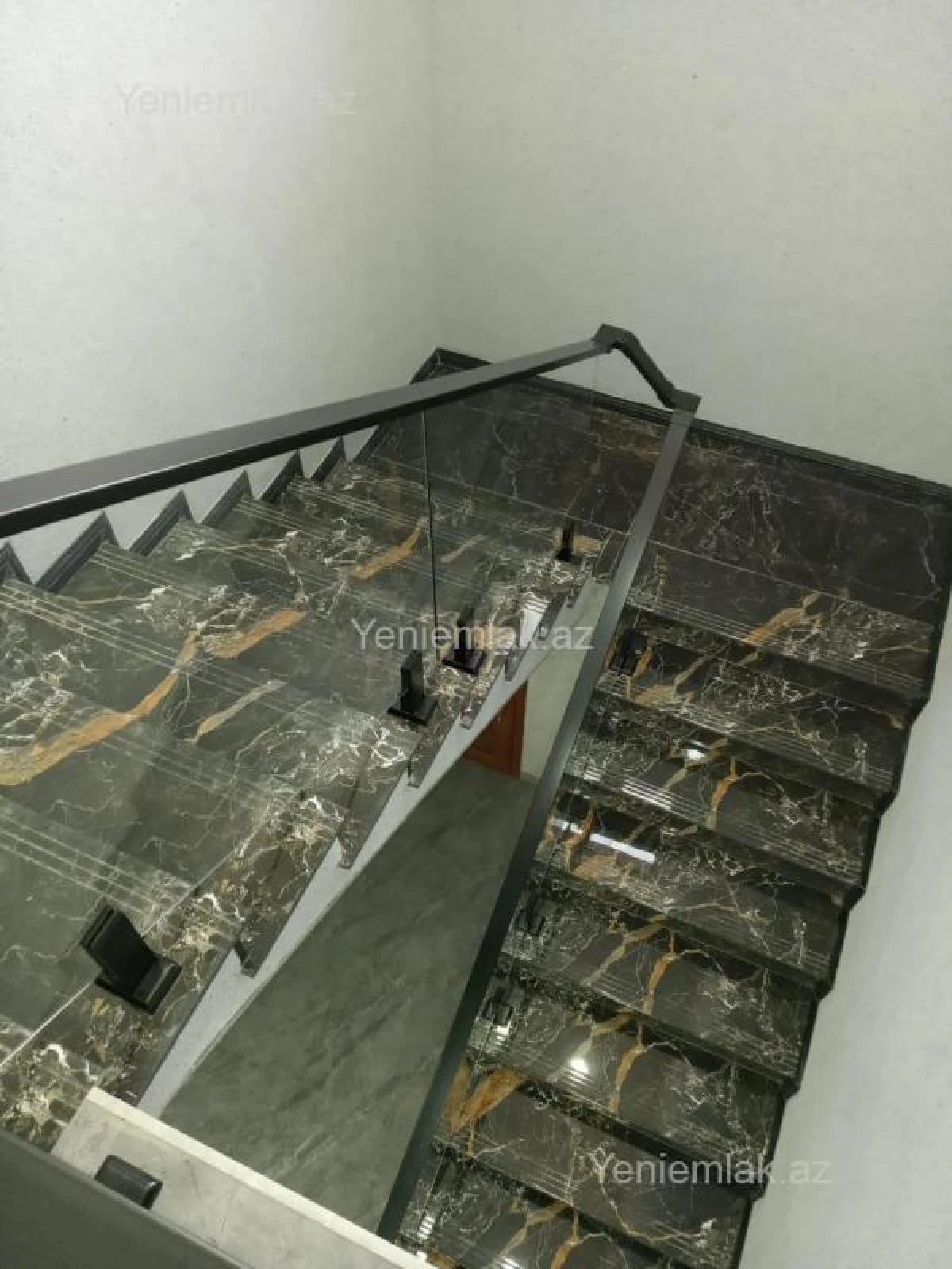 Satılır 5 otaqlı həyət evi 254 m²