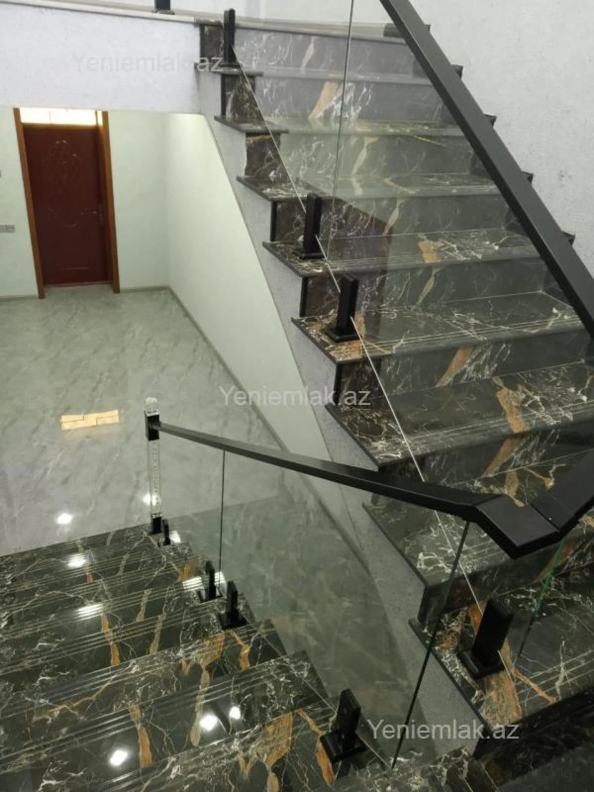 Satılır 5 otaqlı həyət evi 254 m²