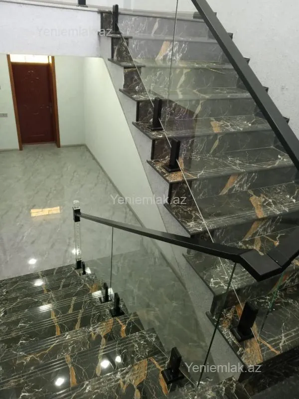 Satılır 5 otaqlı həyət evi 254 m²