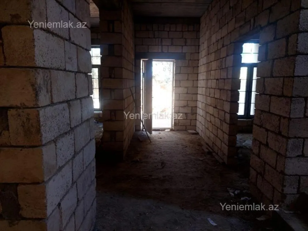 Satılır 5 otaqlı həyət evi 220 m²