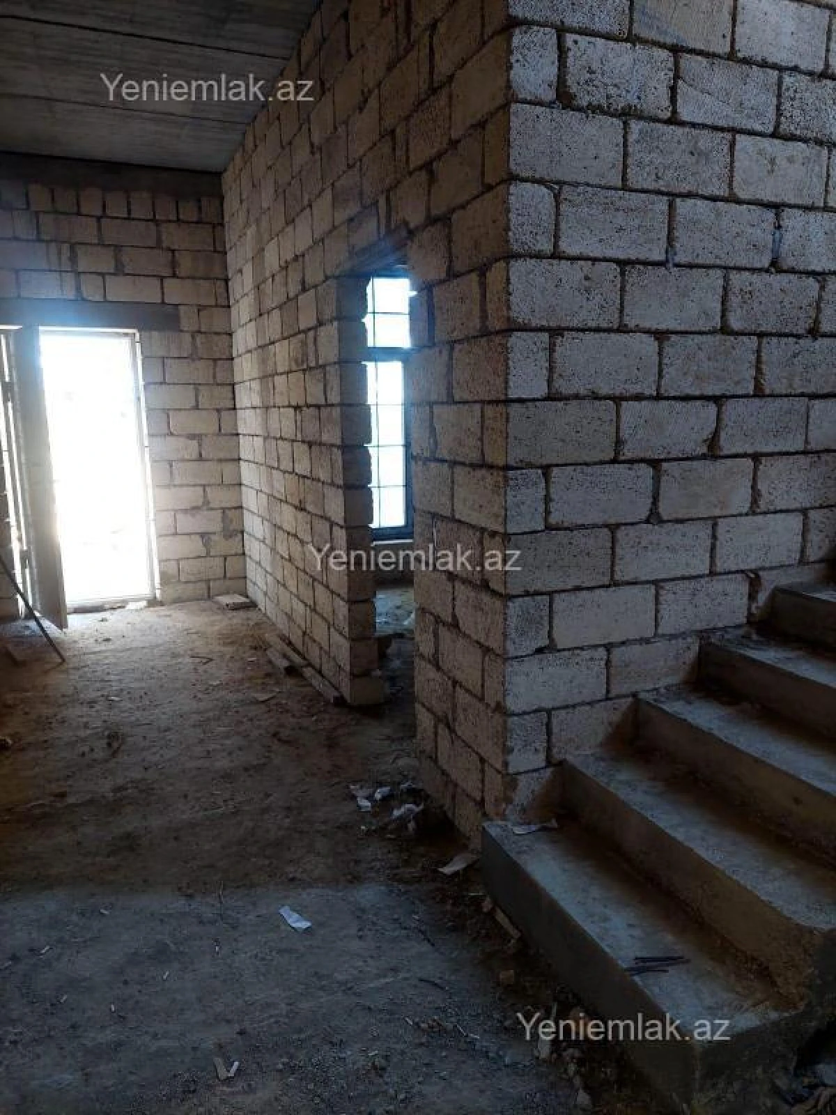 Satılır 5 otaqlı həyət evi 220 m²