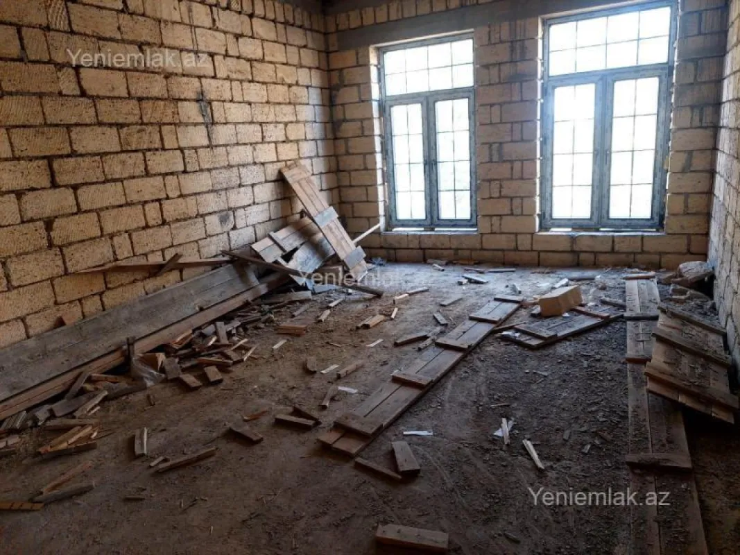 Satılır 5 otaqlı həyət evi 220 m²