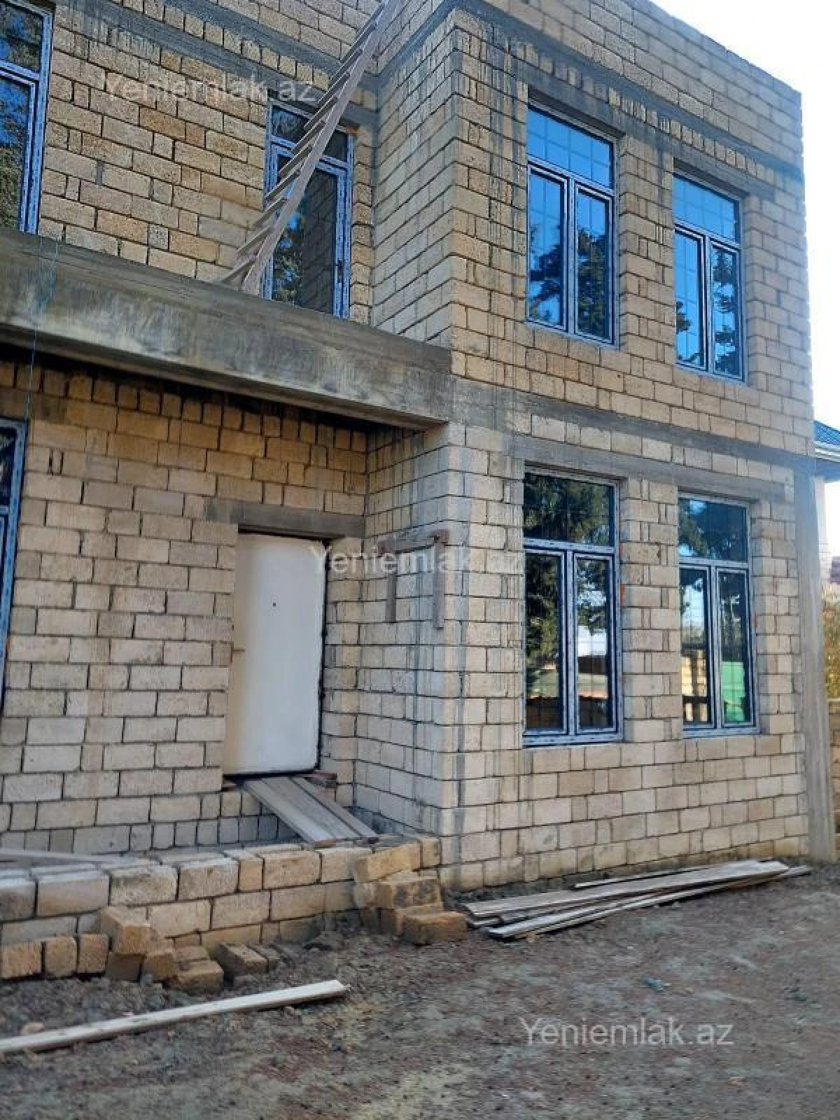 Satılır 5 otaqlı həyət evi 220 m²