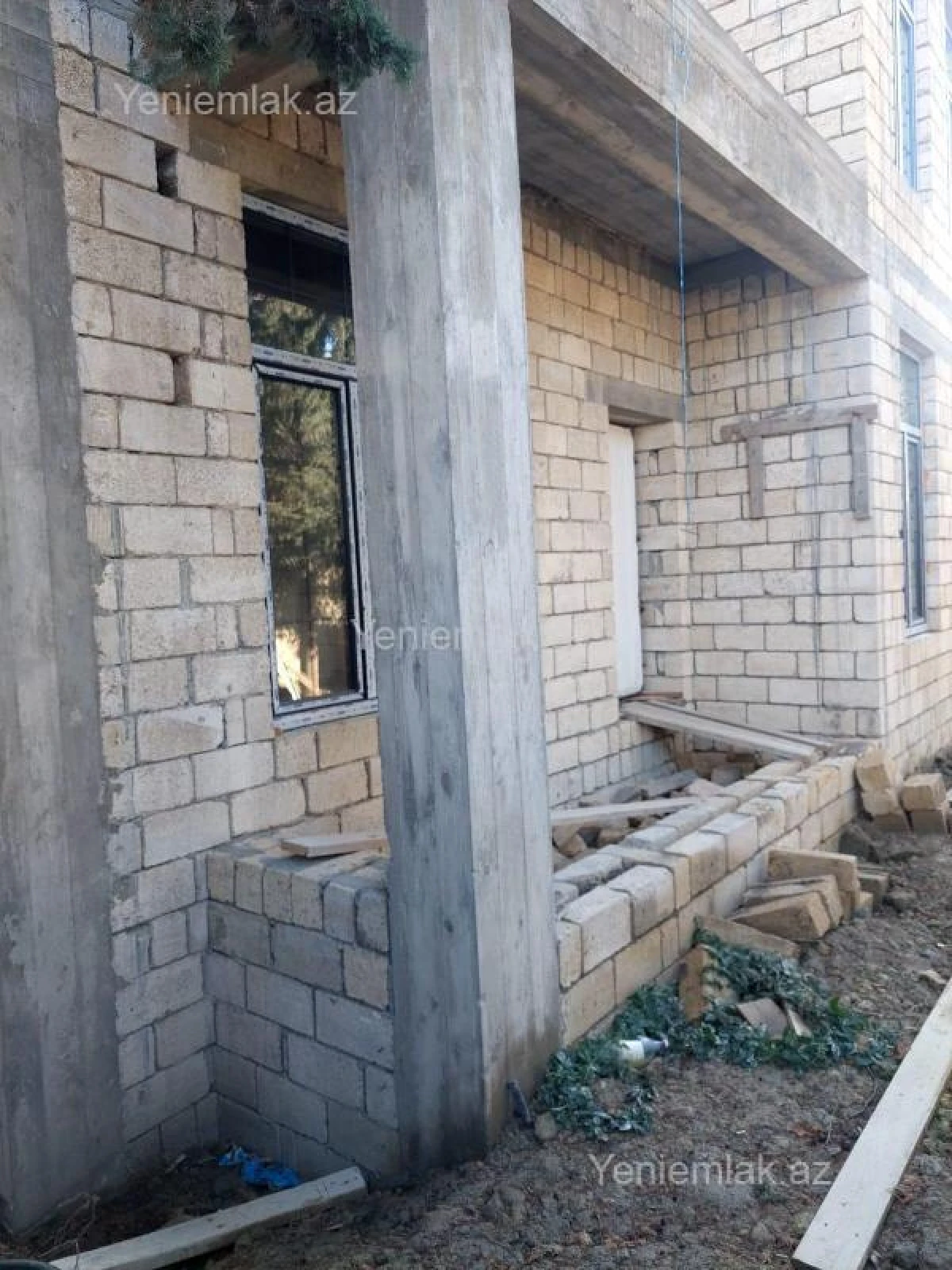 Satılır 5 otaqlı həyət evi 220 m²