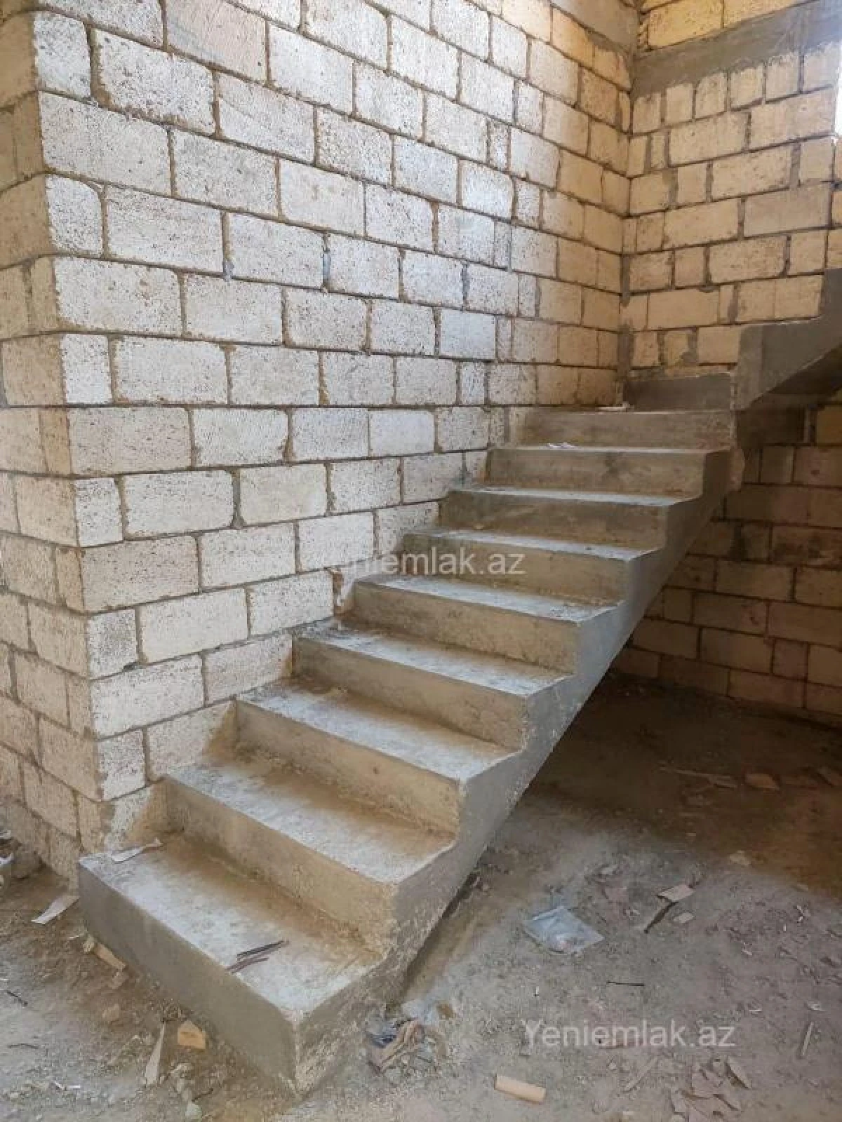 Satılır 5 otaqlı həyət evi 220 m²