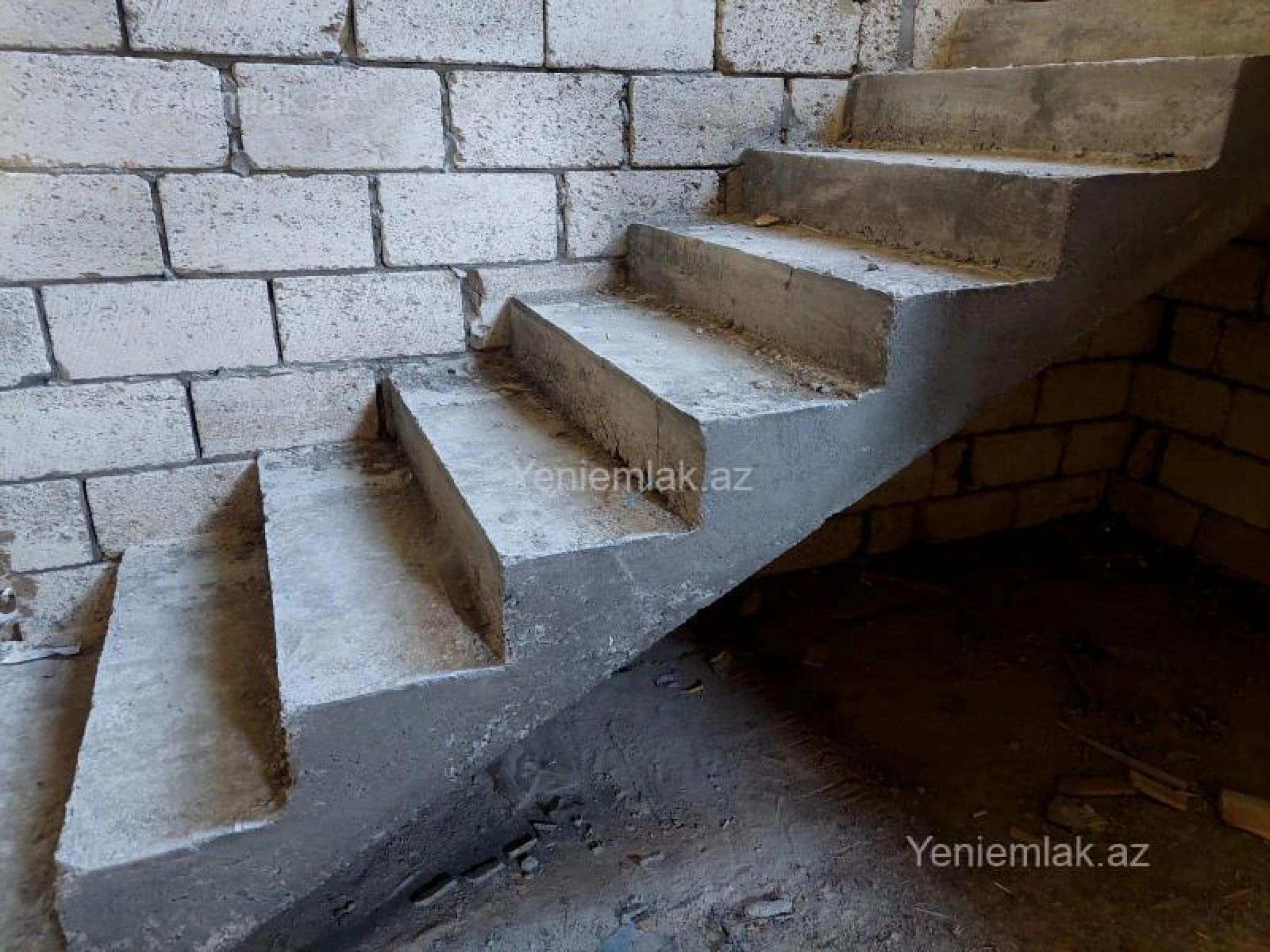 Satılır 5 otaqlı həyət evi 220 m²