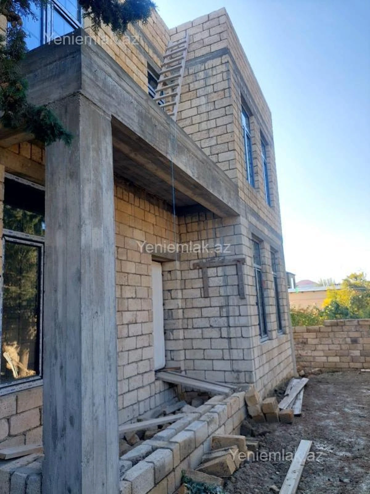 Satılır 5 otaqlı həyət evi 220 m²