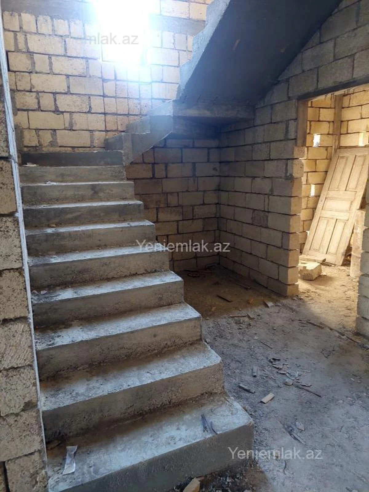 Satılır 5 otaqlı həyət evi 220 m²