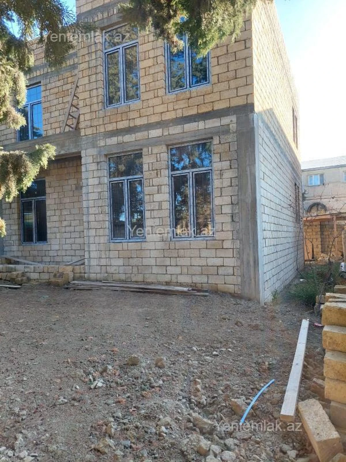 Satılır 5 otaqlı həyət evi 220 m²