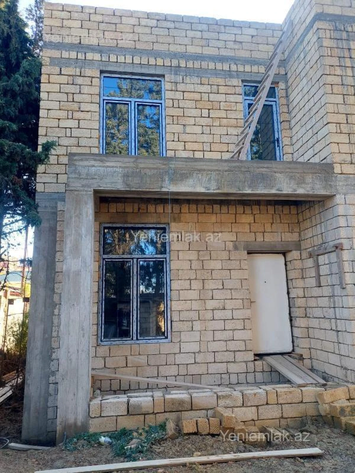 Satılır 5 otaqlı həyət evi 220 m²