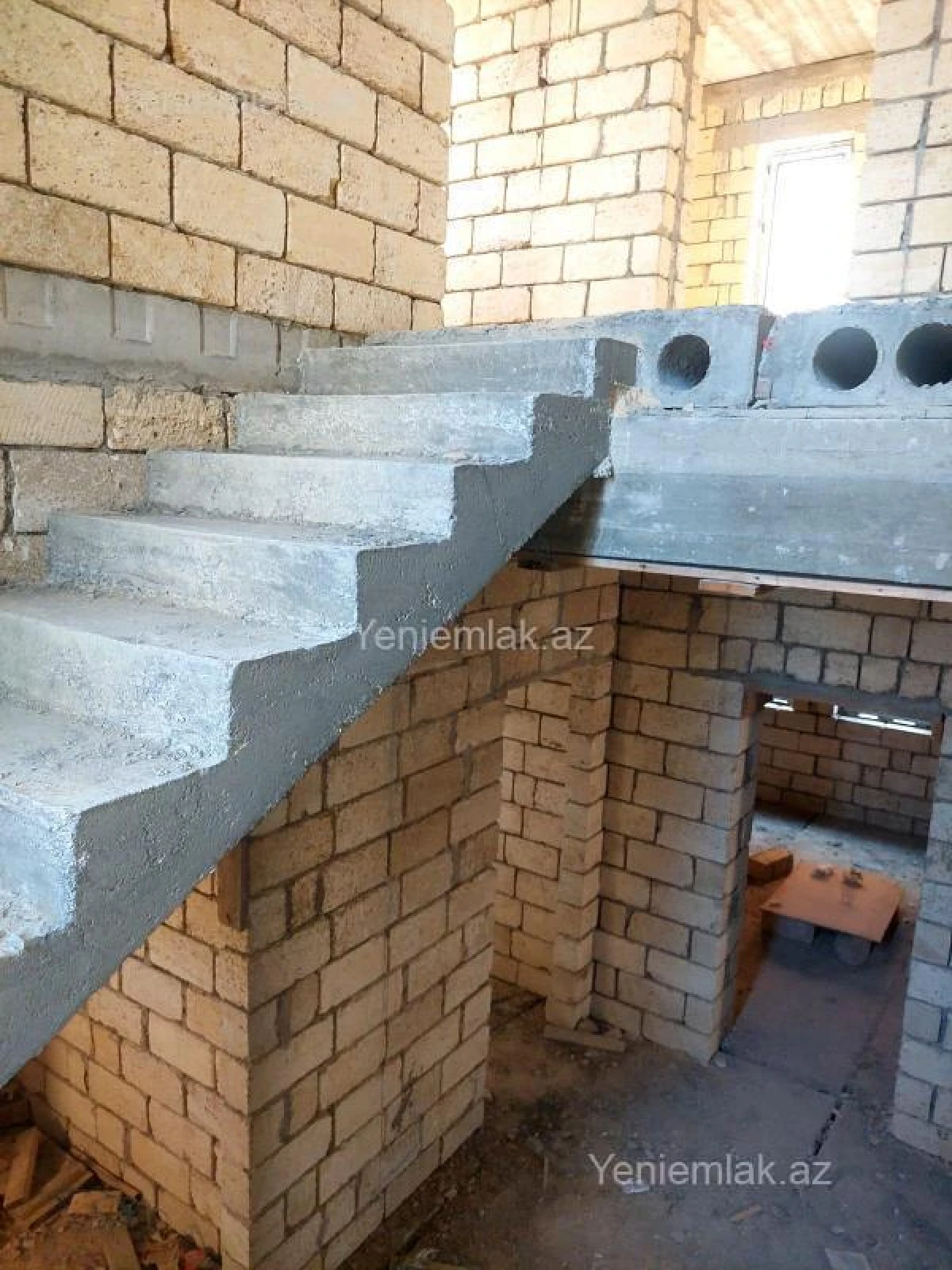 Satılır 5 otaqlı həyət evi 220 m²