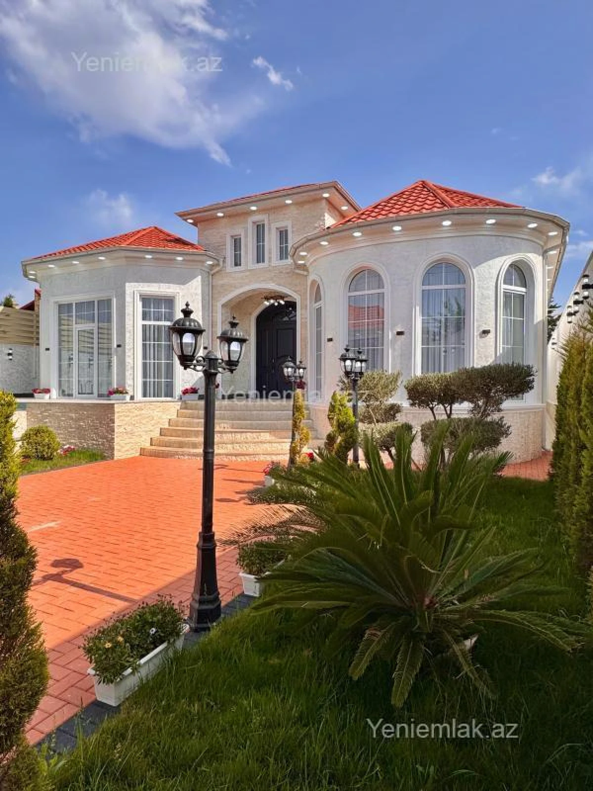 Satılır 5 otaqlı həyət evi 230 m²