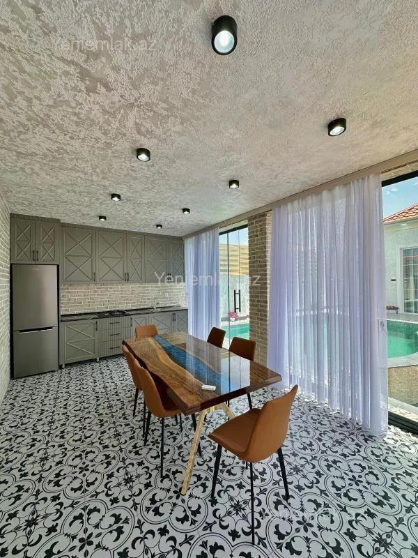 Satılır 5 otaqlı həyət evi 230 m²