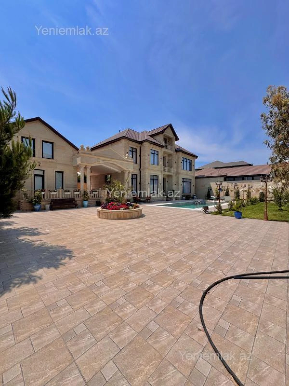 Satılır 4 otaqlı həyət evi 600 m²