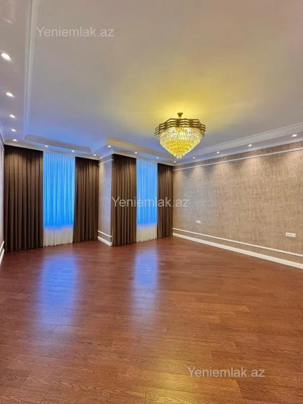 Satılır 4 otaqlı həyət evi 600 m²